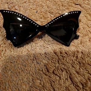Vampira sunglasses